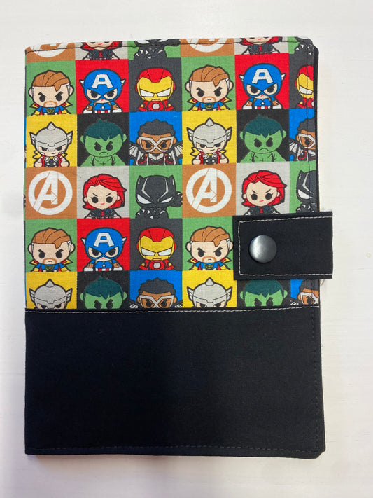 Protège carnet de santé modèle avengers