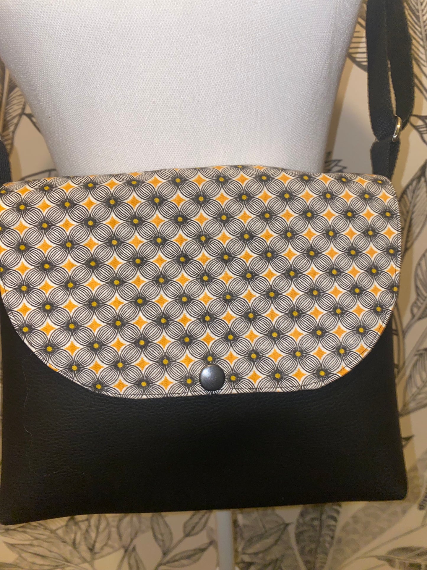 Sac bandoulière noir et jaune