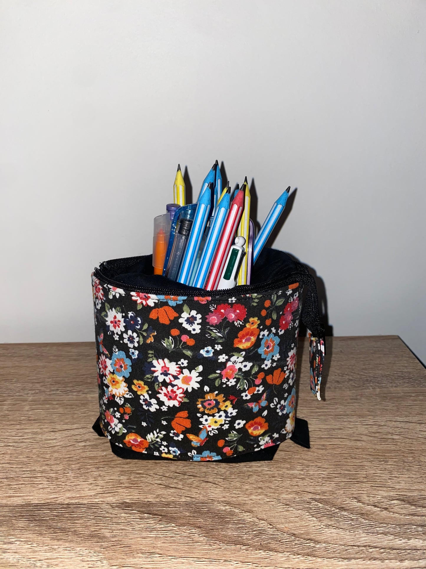 Trousse pot à crayon fleur noir